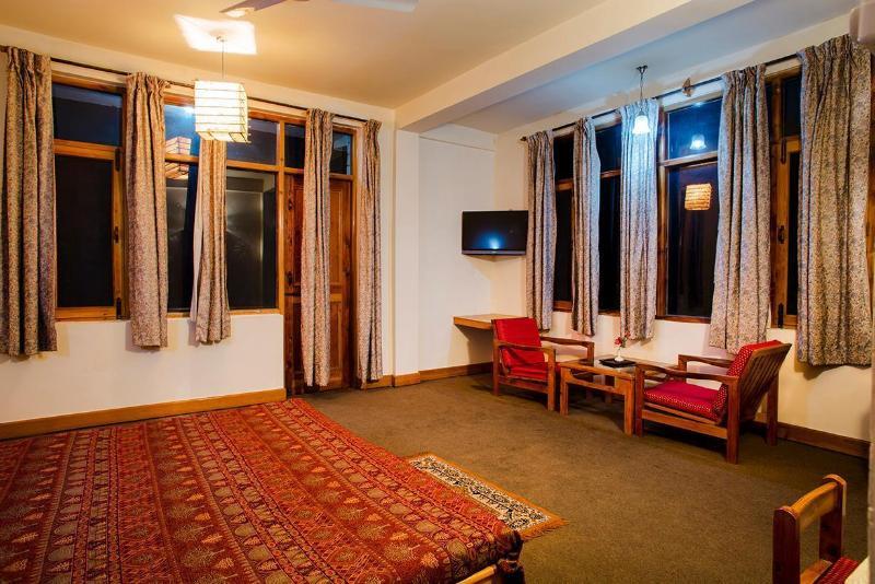 Hotel Manali Continental Экстерьер фото